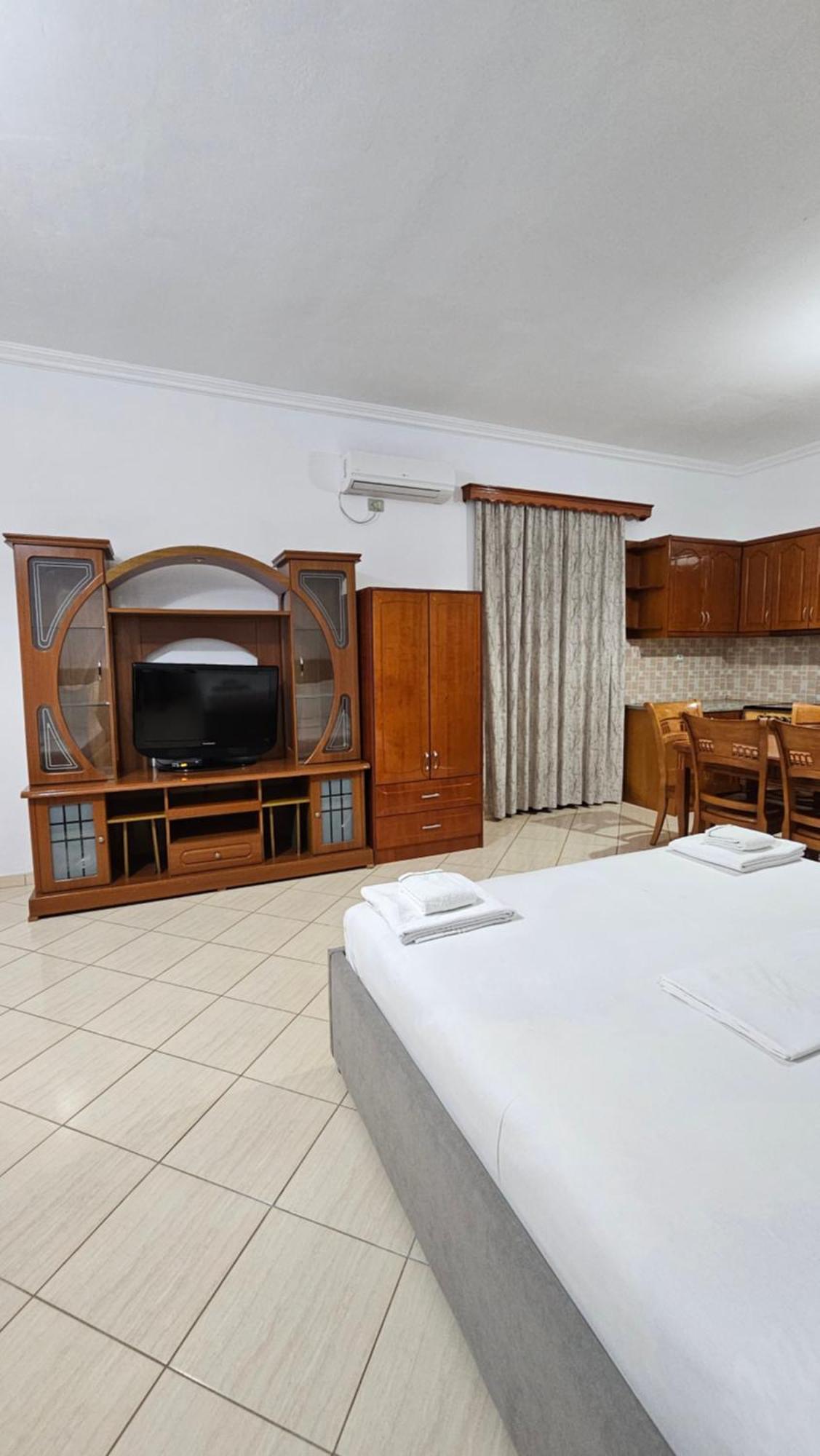 Vila Malo 1 Hotel Ksamil Bagian luar foto